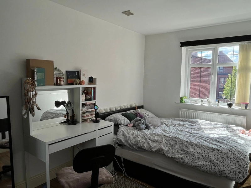 Flat 6 - 3 Bedroom large modern apartment - Alfreton Road - Thumbnail 9